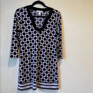 White House Black Market Monochrome Patterned Top Navy Blue/Pink
